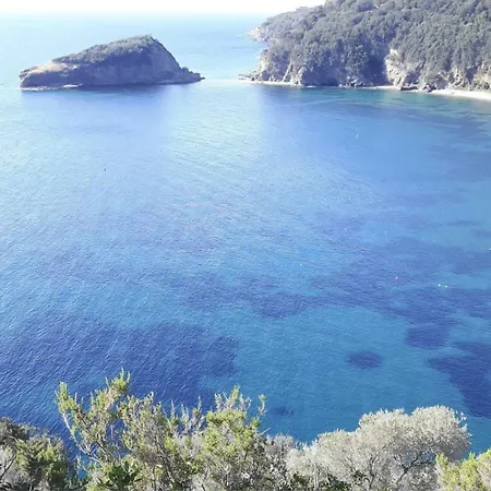 Le Viste Su Ortano Rio nell'Elba