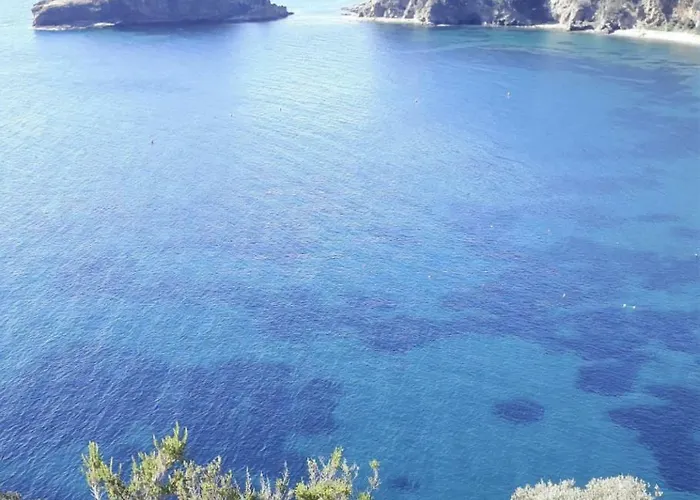 Le Viste Su Ortano Rio nell'Elba